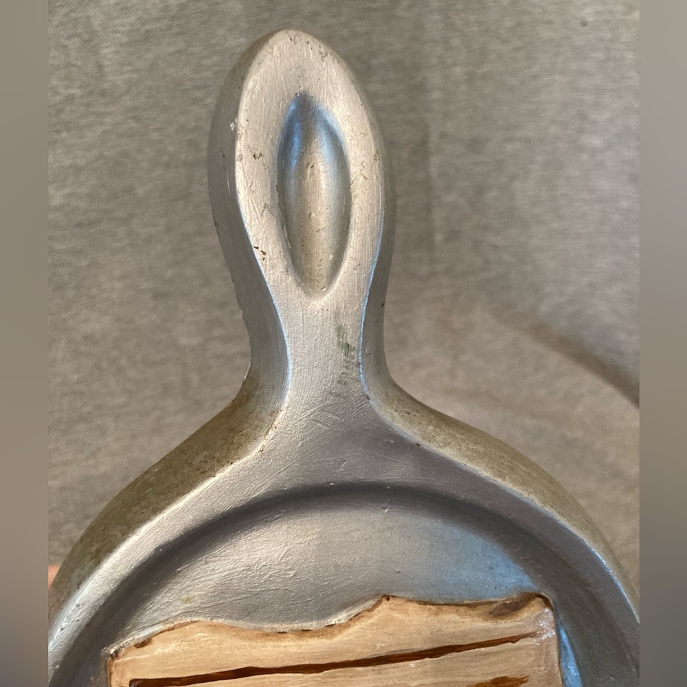 Vintage Kitsch Chalkware Skillet Pair - Eggs and Bacon - Picture 13 of 16